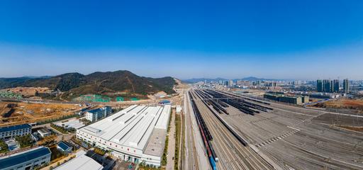 邁入“陸港時(shí)代” 山城懷化跑出外貿(mào)“加速度”與箱包銷售新路徑